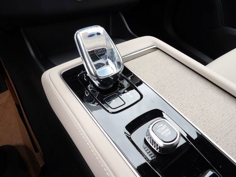 New 2026 Volvo XC90 B6 Plus w/ Protection Package Premier image 24