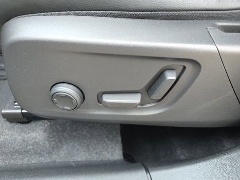 Certified 2024 Volvo XC40 B5 Plus w/ Climate Package image 28