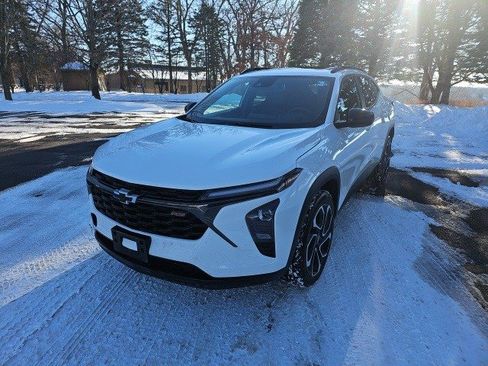 Used 2024 Chevrolet Trax RS w/ Sunroof Package image 2