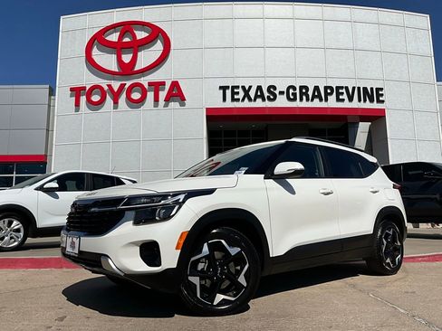 Used 2025 Kia Seltos S image 2