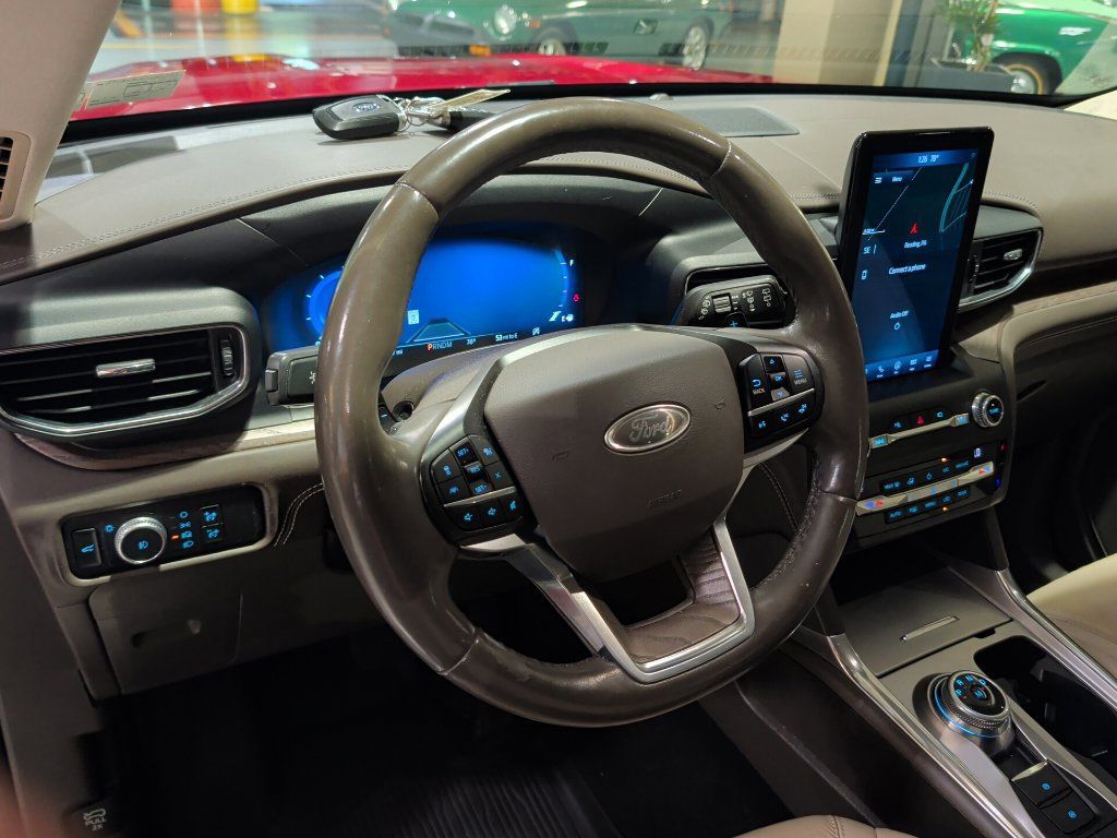 Used 2020 Ford Explorer Platinum w/ Premium Technology Package AWD/4WD image 4