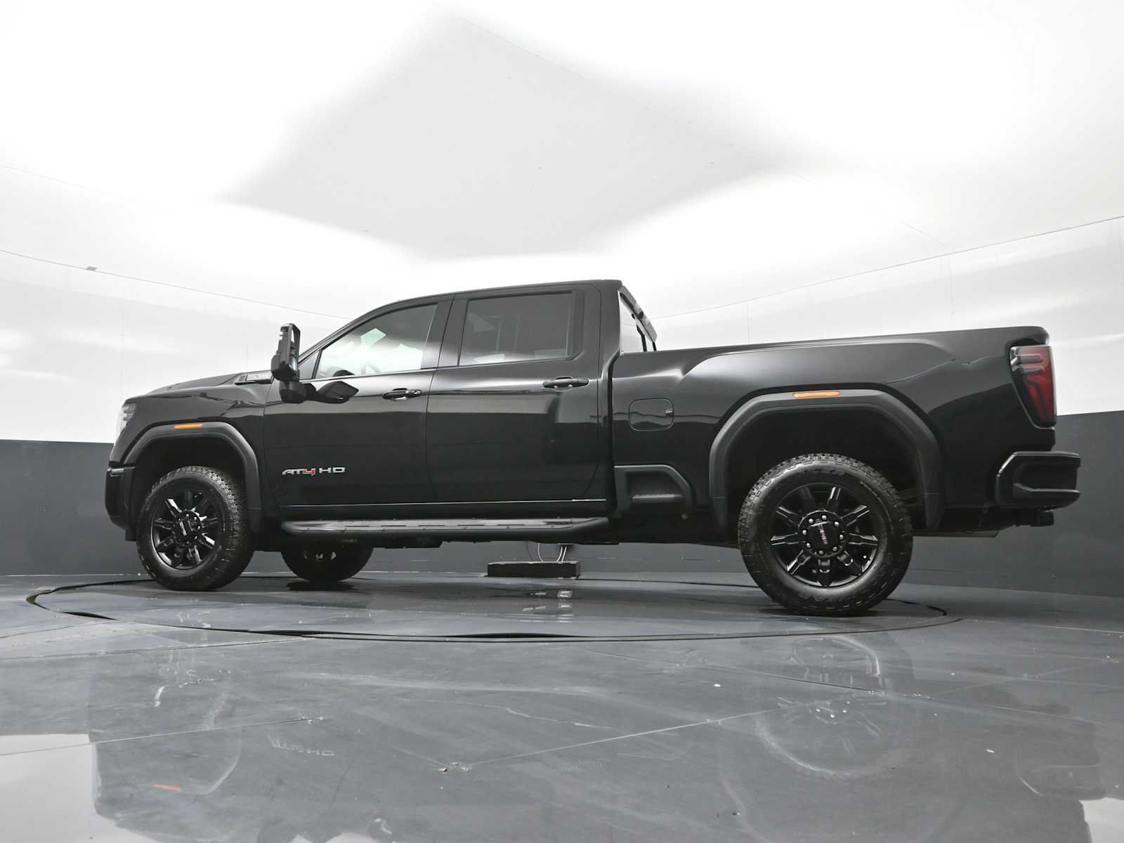 Used 2024 GMC Sierra 2500 AT4 w/ AT4 Preferred Package AWD/4WD image 34