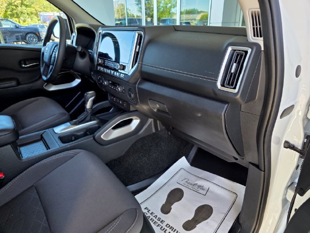Used 2025 Nissan Frontier SV w/ SV Convenience Package AWD/4WD image 11