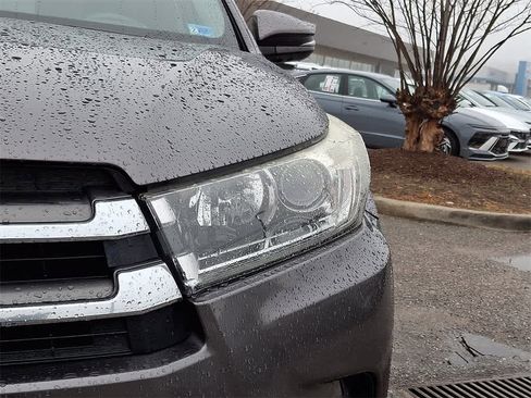 Used 2017 Toyota Highlander Limited Platinum image 9