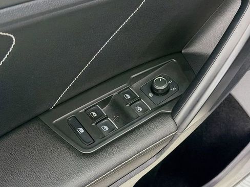 Used 2023 Volkswagen Tiguan SE R-Line image 19