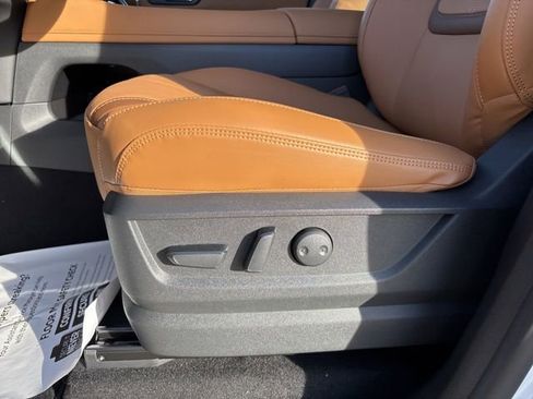 New 2026 Nissan Armada SL w/ Captain's Chari Seat Package image 10