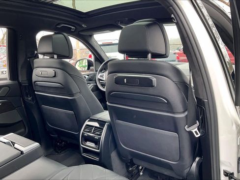 Used 2023 BMW X7 xDrive40i w/ Executive Package image 21