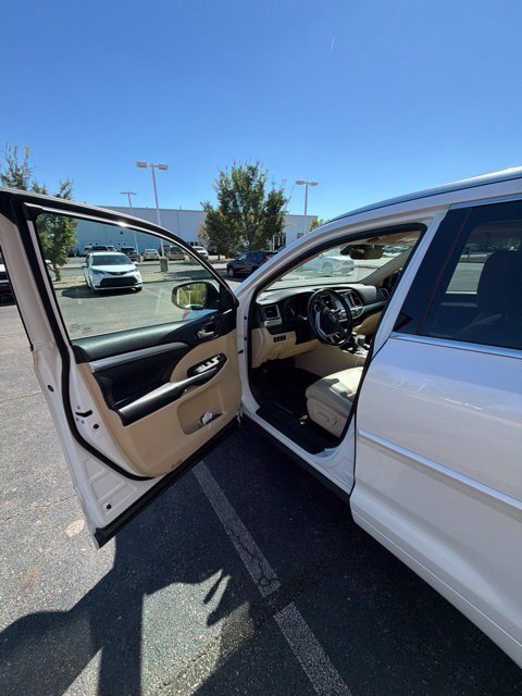 Used 2018 Toyota Highlander XLE w/ Protection Package #3 AWD/4WD image 5