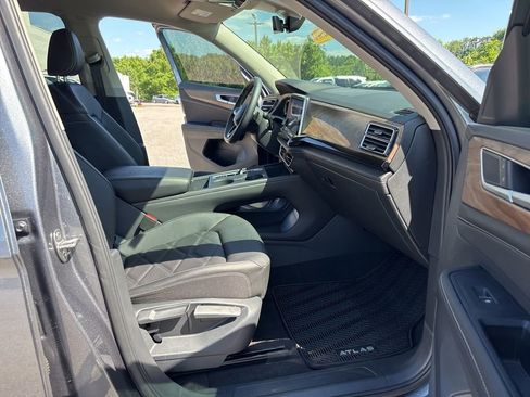 Used 2024 Volkswagen Atlas SE AWD/4WD image 23