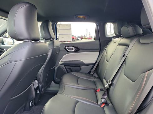 Used 2023 Jeep Compass Limited image 13