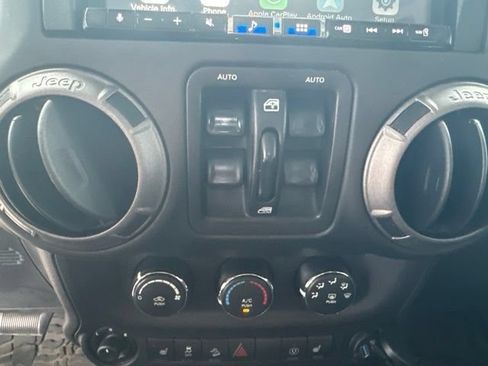 Used 2017 Jeep Wrangler Unlimited Sport AWD/4WD image 14