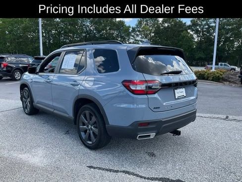 Used 2025 Honda Pilot Sport image 23
