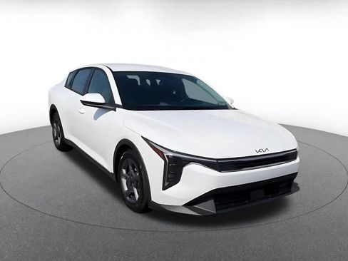 Used 2025 Kia K4 FWD image 3