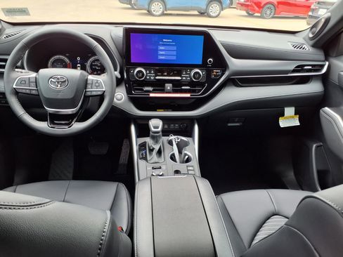 New 2026 Toyota Highlander XSE AWD/4WD image 11