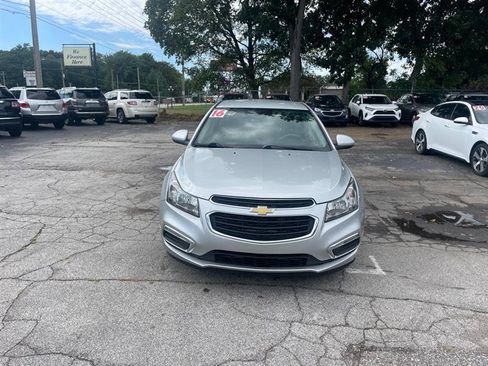 Used 2016 Chevrolet Cruze LT FWD image 2