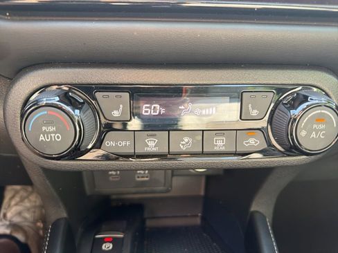 Used 2023 Nissan Kicks SR w/ SR Premium Package FWD image 12