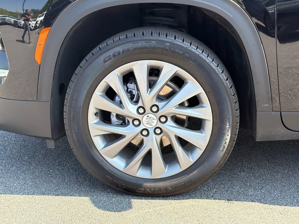 Used 2025 Buick Enclave Preferred AWD/4WD image 13