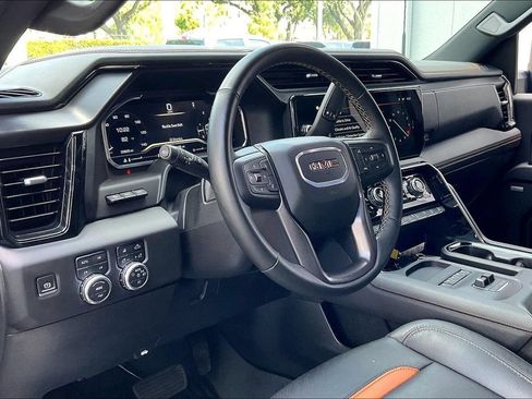 Used 2025 GMC Sierra 2500 AT4 w/ AT4 Premium Plus Package AWD/4WD image 4