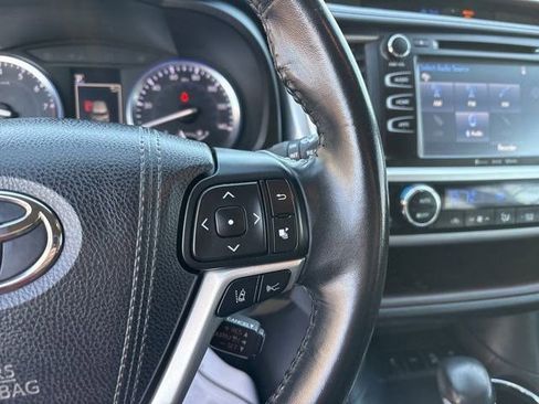 Used 2018 Toyota Highlander XLE image 18