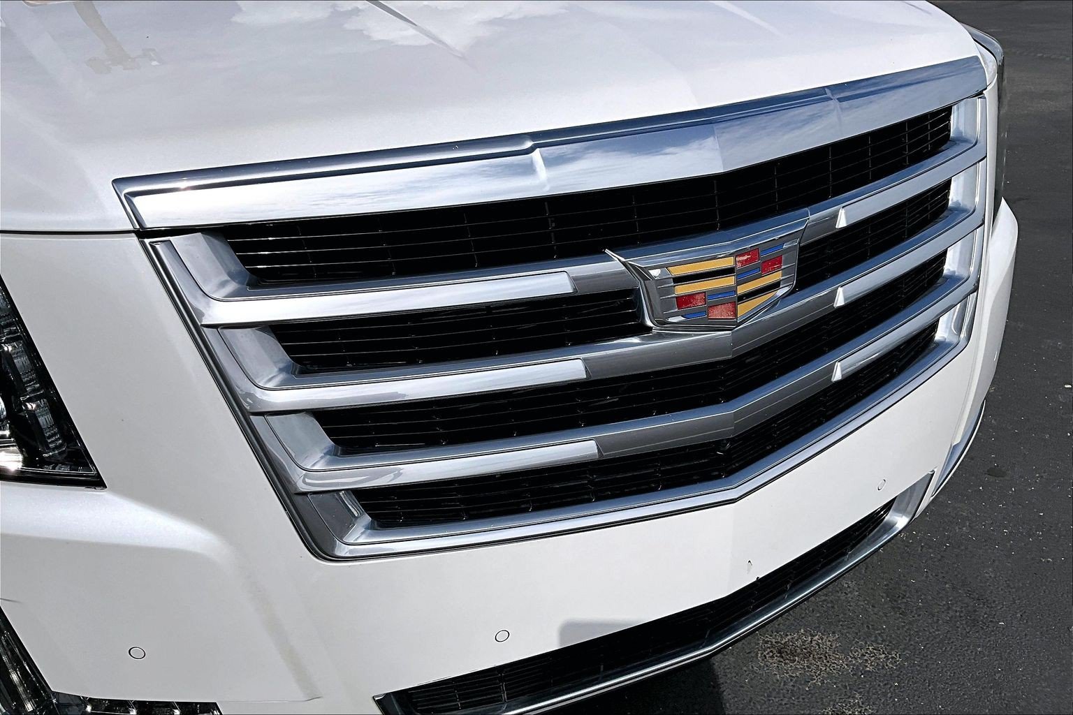 Used 2018 Cadillac Escalade Luxury AWD/4WD image 30