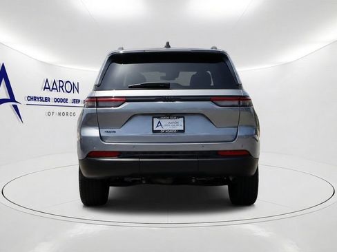 Used 2023 Jeep Grand Cherokee Altitude AWD/4WD image 5