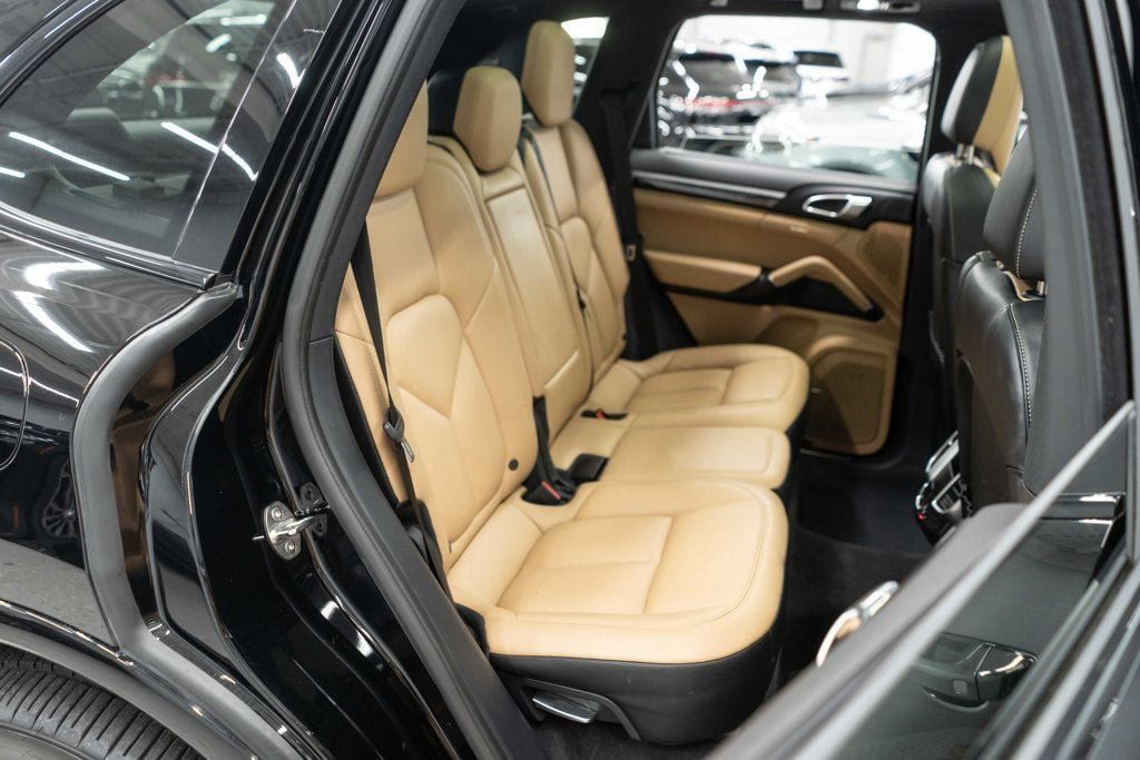 Used 2017 Porsche Cayenne Platinum Edition AWD/4WD image 14