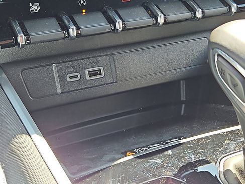 Used 2025 Chevrolet Colorado Z71 w/ Z71 Convenience Package 2 image 24