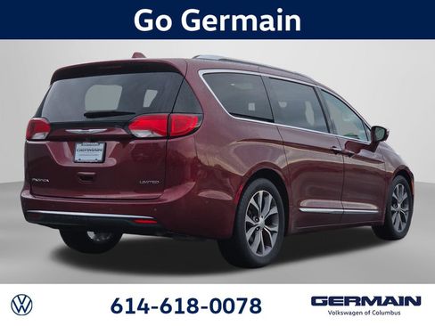 Used 2018 Chrysler Pacifica Limited w/ Tire & Wheel Group FWD image 8