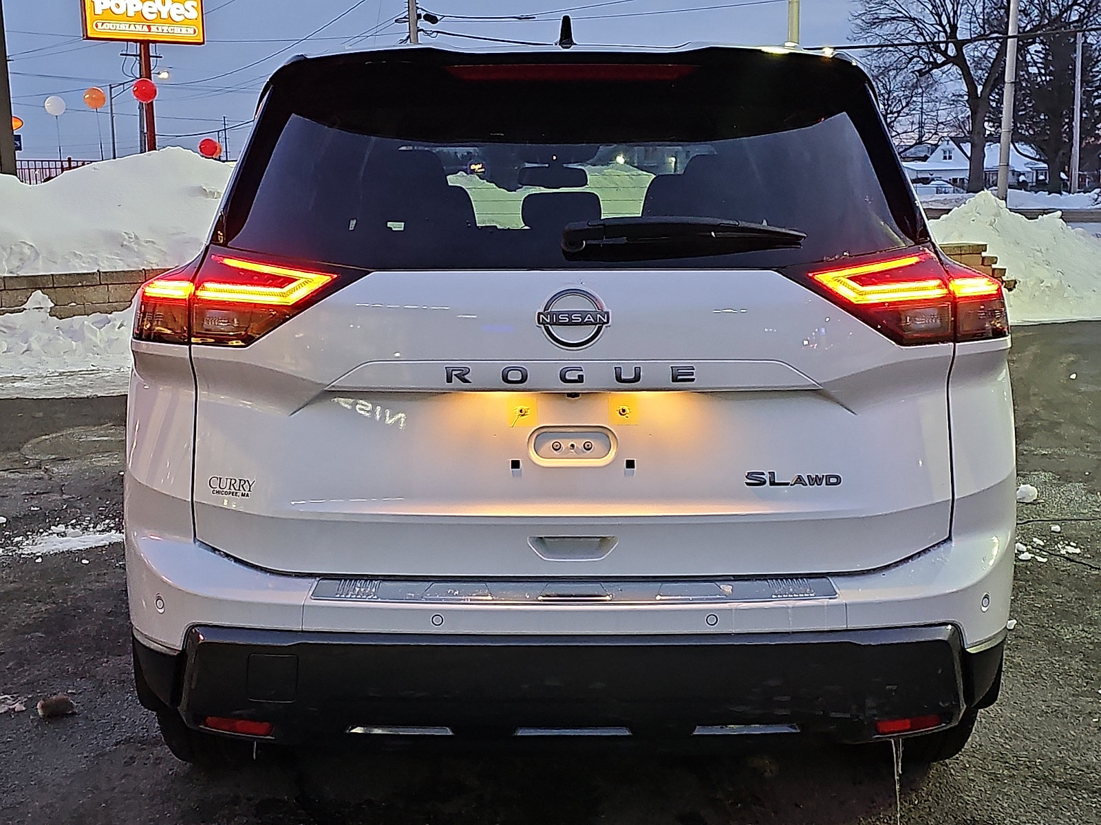 Used 2025 Nissan Rogue SL AWD/4WD image 6