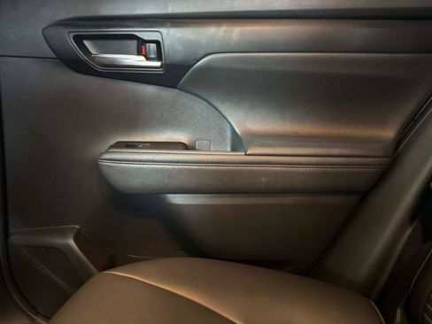 Used 2021 Toyota Highlander XSE image 12