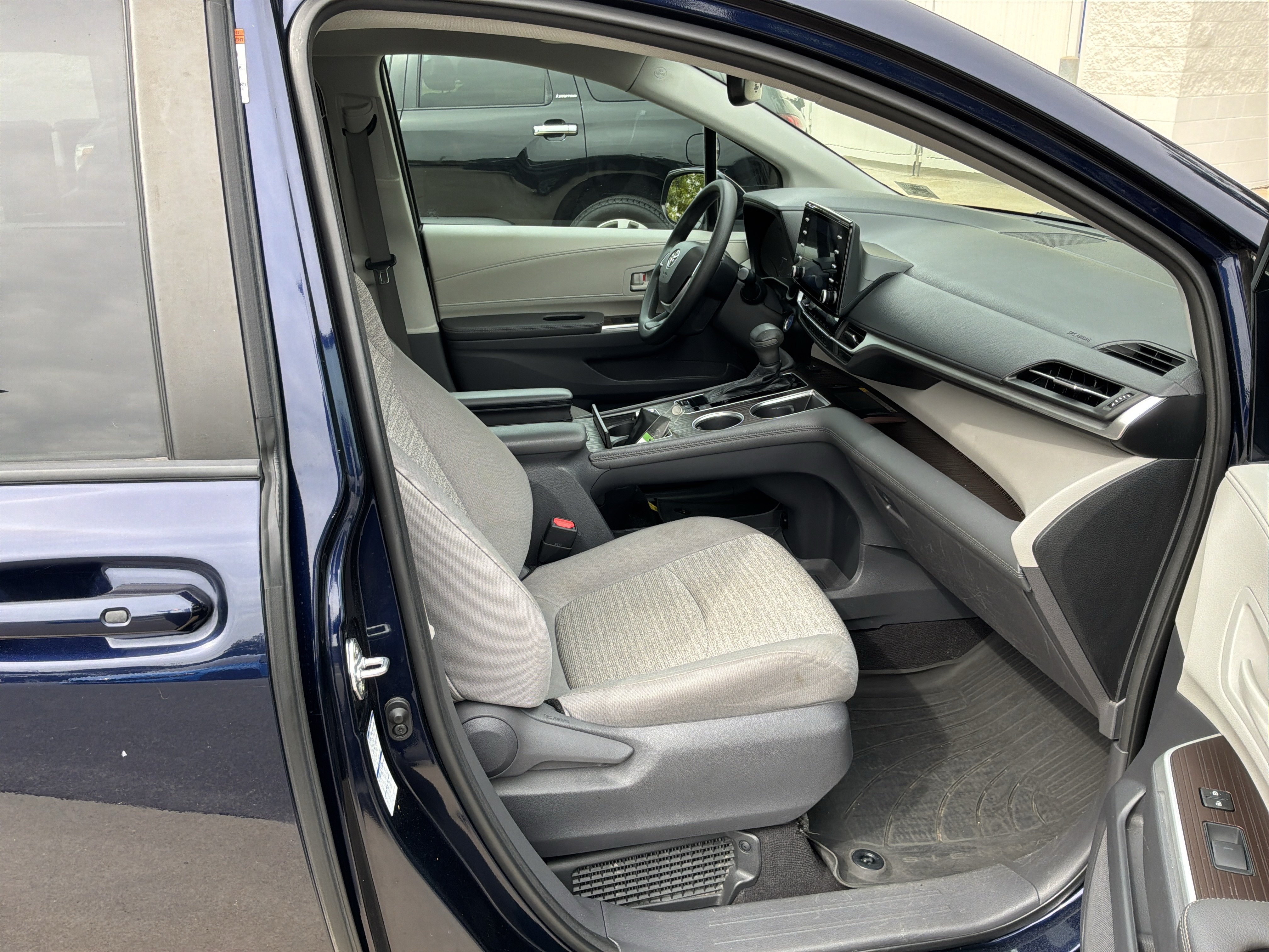 Used 2021 Toyota Sienna LE w/ LE Plus Package AWD/4WD image 34