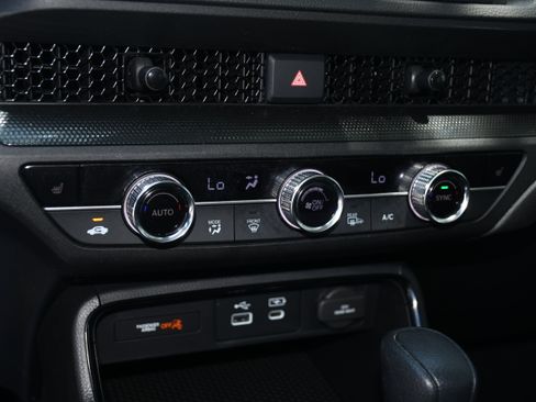 Used 2025 Honda CR-V EX image 12
