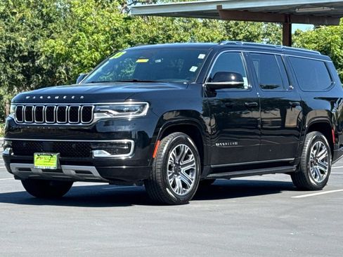 Used 2023 Jeep Wagoneer L Series II RWD image 16