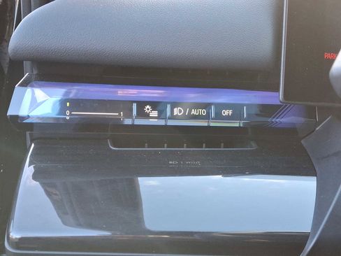 Used 2024 BMW i5 eDrive40i w/ Premium Package image 25