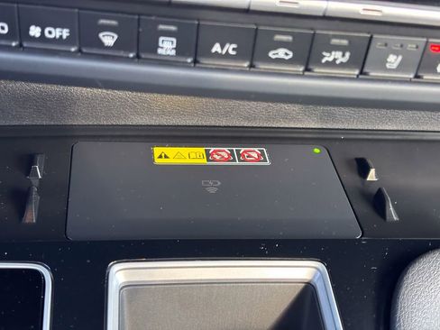 Used 2025 Toyota Sienna Limited image 25