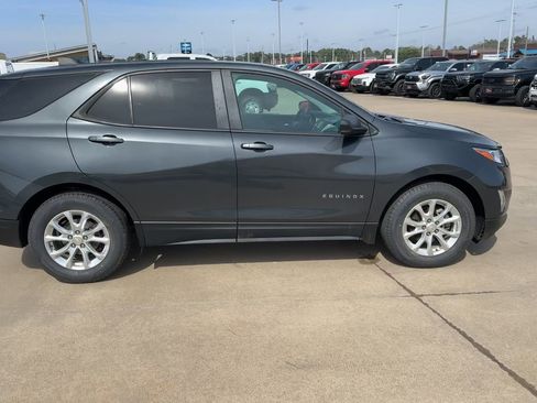 Used 2020 Chevrolet Equinox LS w/ LS Convenience Package image 2