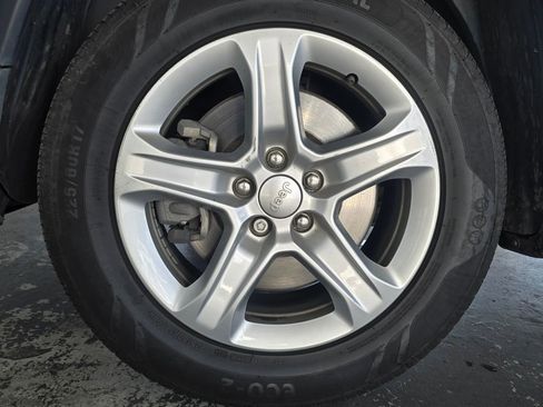 Used 2024 Jeep Compass Sport image 28