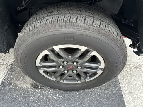 Used 2025 Toyota Tacoma TRD Sport image 6