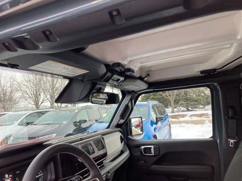 Certified 2025 Jeep Wrangler Sahara w/ Safety Group image 14