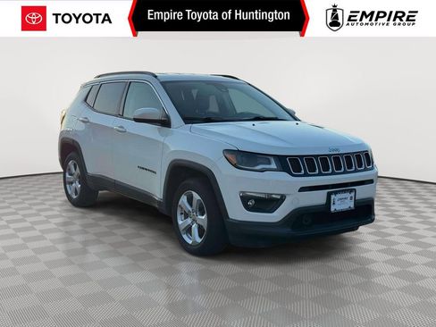 Used 2018 Jeep Compass Latitude w/ Popular Equipment Group AWD/4WD image 1