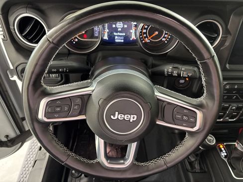 Used 2022 Jeep Wrangler Unlimited Sahara AWD/4WD image 25