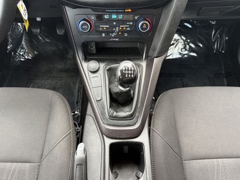 Used 2018 Ford Focus SE FWD image 25