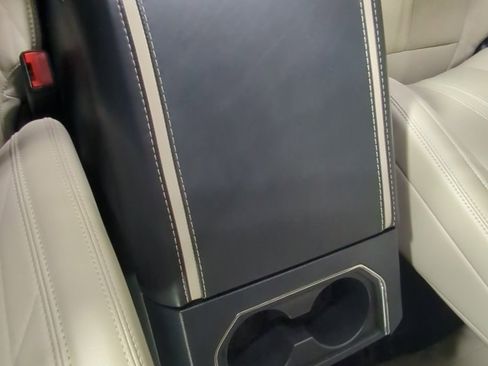 Certified 2024 Ford Expedition Platinum image 21