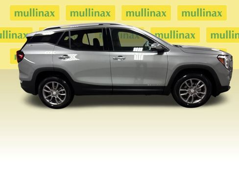 Certified 2024 GMC Terrain SLT image 20