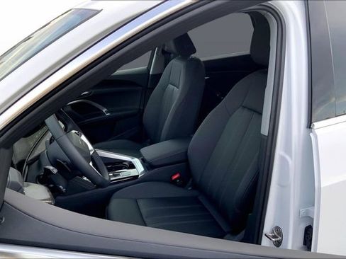 New 2025 Audi Q5 Premium image 8