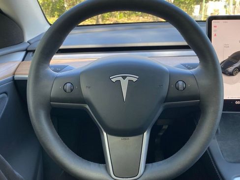 Used 2025 Tesla Model Y Long Range image 29