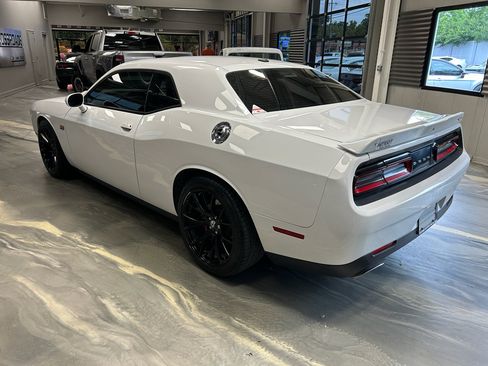 Used 2016 Dodge Challenger SRT w/ Technology Group RWD image 35