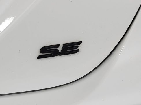 Used 2020 Toyota Camry SE FWD image 10