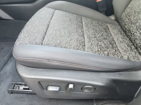Used 2024 Chevrolet Colorado Z71 w/ Z71 Convenience Package 2 AWD/4WD image 19