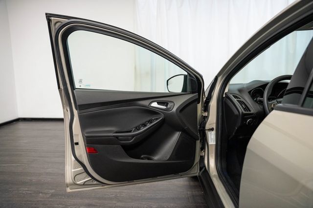 Used 2016 Ford Focus SE FWD image 16